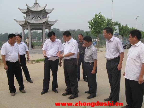 汶上縣政府副縣長(zhǎng)韓廷光視察中小學(xué)學(xué)校建設(shè)工作