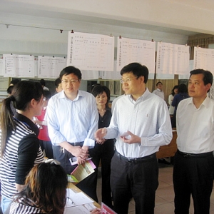 上縣2010年大型現場人才招聘及工會促進就業(yè)創(chuàng)業(yè)招聘會隆重舉辦