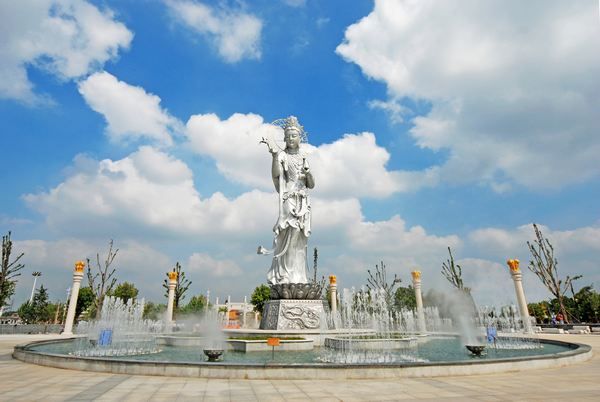 “高鐵自由風，好客山東行”媒體記者采風團來汶上寶相寺景區(qū)和蓮花湖濕地進行實地采訪 ...