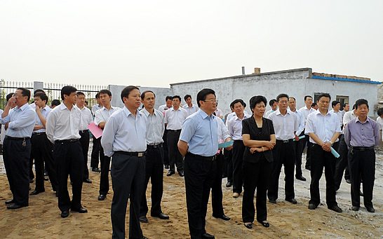 濟(jì)寧市農(nóng)村土地承包經(jīng)營(yíng)權(quán)流轉(zhuǎn)工作現(xiàn)場(chǎng)會(huì)議在汶上縣召開