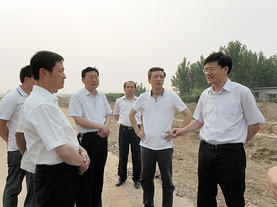汶上縣委副書記、縣長孫琪督導(dǎo)檢查蒙館線汶上西段拓寬工程建設(shè)情況