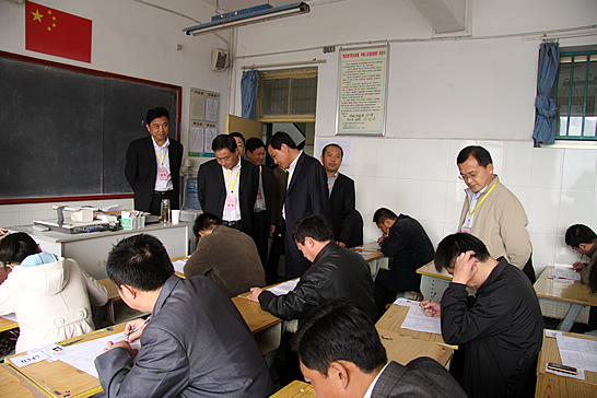 汶上縣2011年行政執(zhí)法人員公共法律知識考試在實驗中學舉行