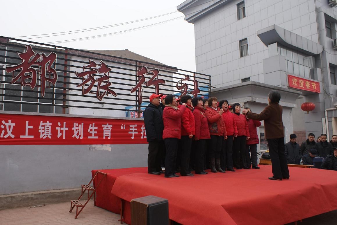 汶上縣人口計生局利用元宵節(jié)期間外出務工人員返鄉(xiāng)時機開展計劃生育街頭宣傳服務活動