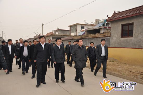 汶上縣縣委常委、組織部長(zhǎng)王衛(wèi)星帶領(lǐng)汶上縣考察團(tuán)到息陬鎮(zhèn)北元疃村考察農(nóng)村環(huán)境衛(wèi)生綜 ...