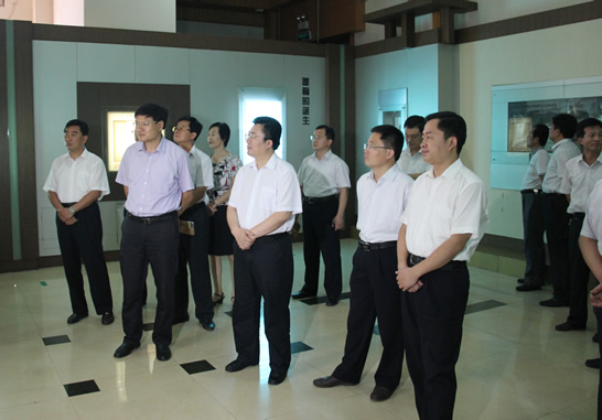 汶上縣舉行縣委理論學(xué)習(xí)中心組讀書會(huì) 深入學(xué)習(xí)貫徹全市科學(xué)發(fā)展現(xiàn)場觀摩會(huì)和市委理論學(xué)習(xí) ...