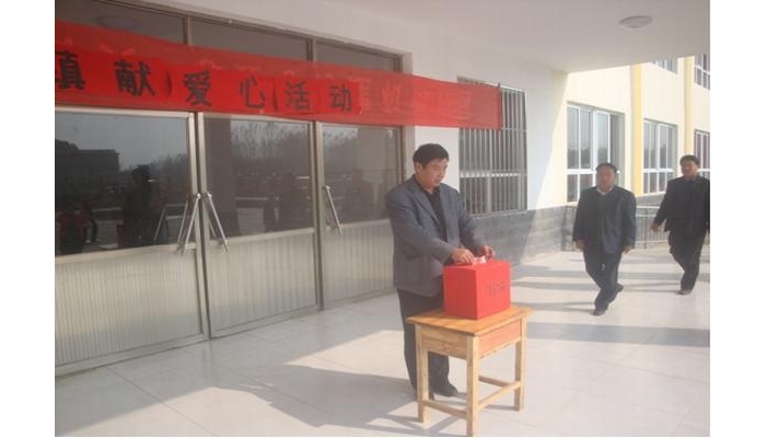 汶上縣次丘鎮(zhèn)中小學(xué)舉行“伸出援助之手，救助林凡策同學(xué)” 捐款活動(dòng)