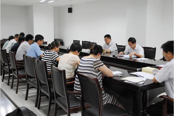 侯典峰到汶上縣總工會(huì)對(duì)群眾路線教育實(shí)踐活動(dòng)及干部聯(lián)戶情況進(jìn)行專題調(diào)研