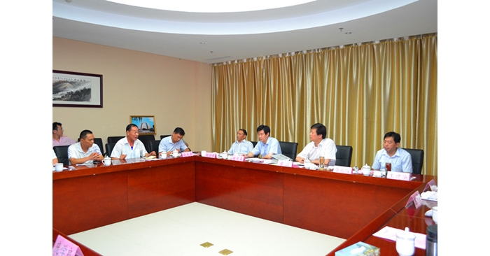 山東省公務(wù)員局局長房波來汶上縣就黨的群眾路線教育實踐活動進(jìn)行蹲點調(diào)研