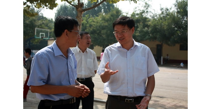 汶上縣委副書記、縣長(zhǎng)孫琪到縣第一實(shí)驗(yàn)中學(xué)、康驛鎮(zhèn)二中走訪慰問