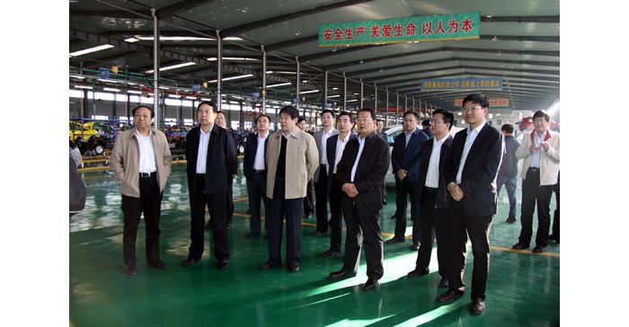 濟(jì)寧市第三季度工業(yè)項(xiàng)目現(xiàn)場觀摩會議與會人員 來汶上縣現(xiàn)場觀摩工業(yè)發(fā)展情況