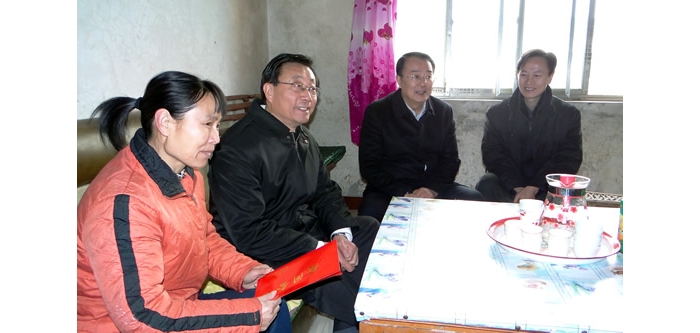 濟(jì)寧市委常委、政法委書記韓軍來汶上縣督導(dǎo)檢查駐村聯(lián)戶工作情況，并走訪慰問部分困難群 ...