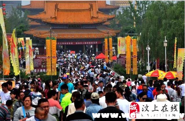 汶上寶相寺佛光神奇顯現，數萬游客有緣沐浴佛光