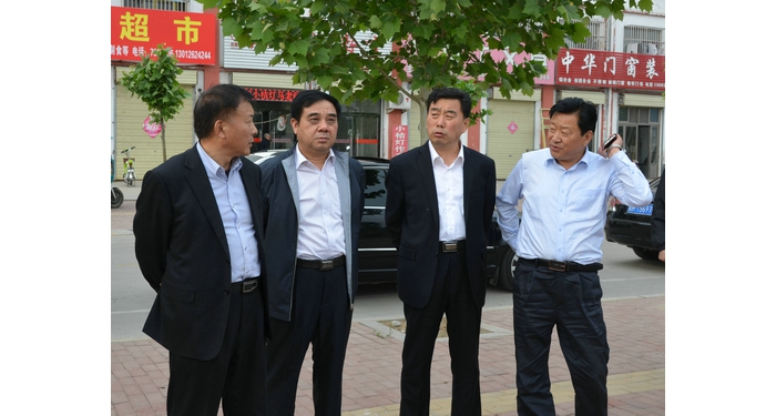 縣人大主任胡新符、縣政府副縣長田利國督導(dǎo)郭倉鎮(zhèn)義務(wù)教育均衡發(fā)展工作