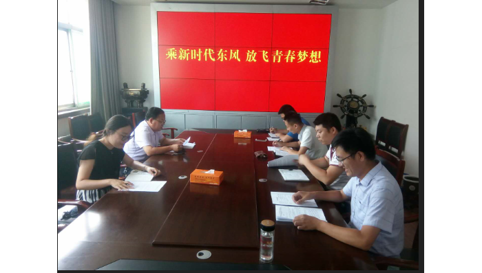 縣畜牧獸醫(yī)局團支部學(xué)習傳達貫徹團十八大精神