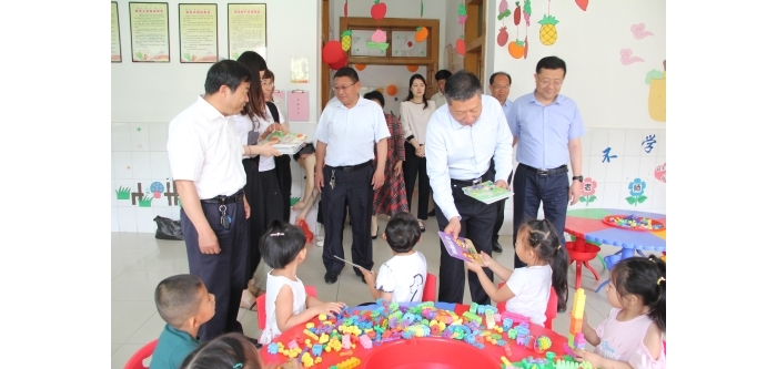 汶上縣人民政府 政務(wù)要聞 縣領(lǐng)導(dǎo)六一國(guó)際兒童節(jié)慰問幼兒園