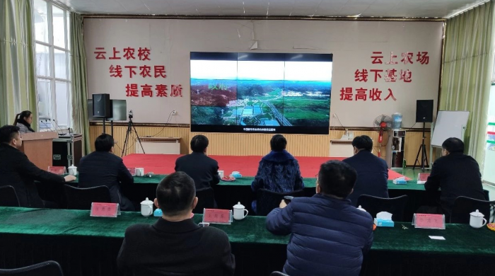縣人大常委會副主任王允國、縣政府副縣長布方鋒帶隊(duì)赴貴澳集團(tuán)參觀考察