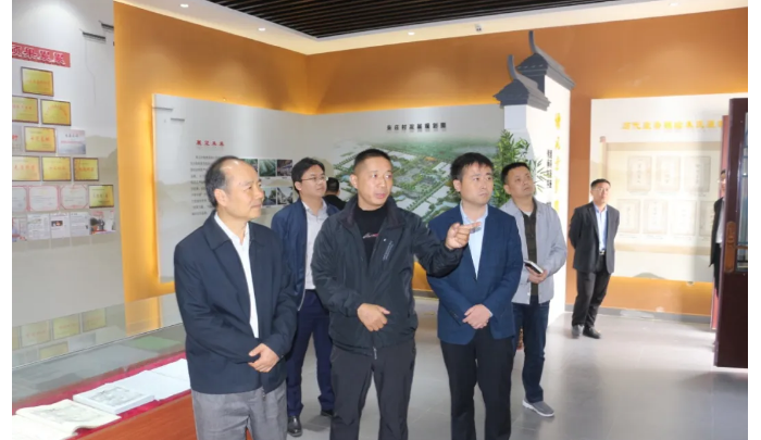 縣加強(qiáng)農(nóng)村基層黨組織建設(shè)工作總隊(duì)隊(duì)長劉玉海一行到次邱鎮(zhèn)調(diào)研指導(dǎo)工作